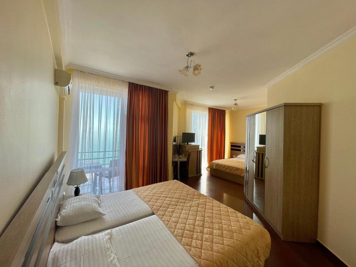 Hotel Lazuri In Kvariati Eksteriør billede