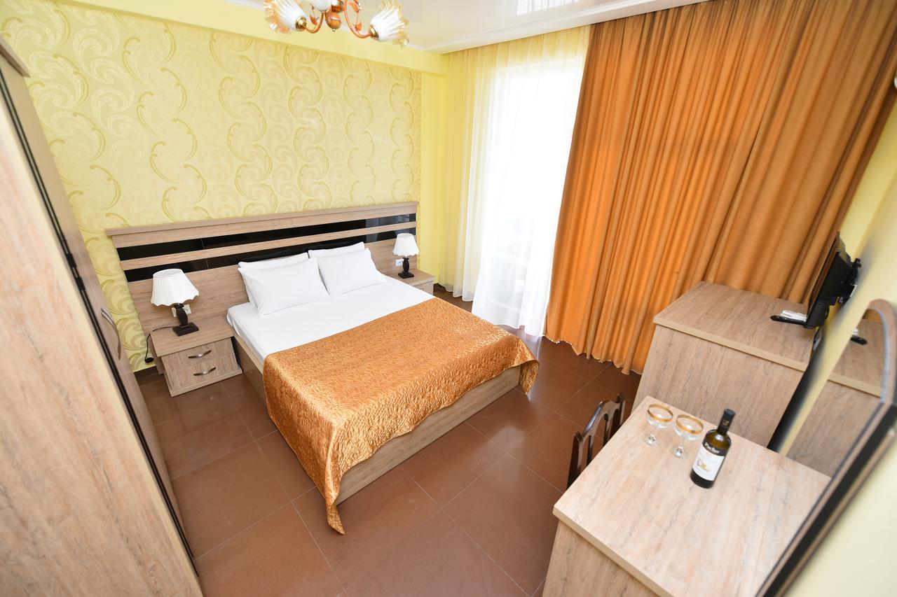 Hotel Lazuri In Kvariati Eksteriør billede